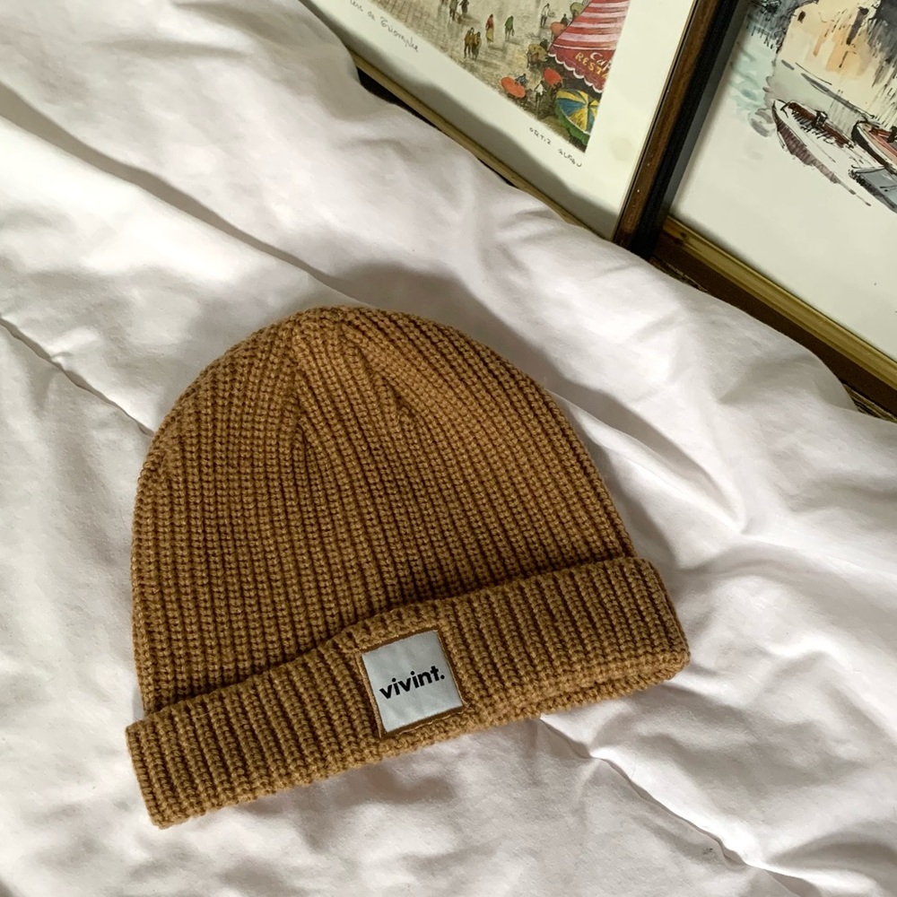 Camel Label Tuque